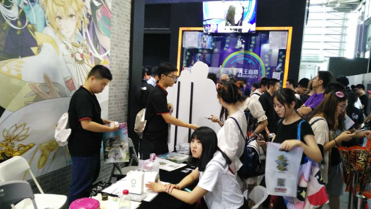 《梦间集》亮相CJ  超人气coser引爆全场-图6 《梦间集》x河狸家定制痛甲.jpg