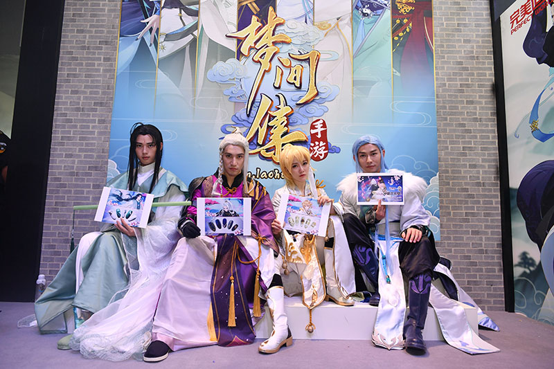 《梦间集》亮相CJ  超人气coser引爆全场-图5-《梦间集》x河狸家定制痛甲.jpg